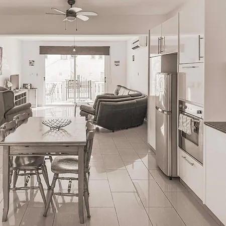 Nissi Cove 2 Bedroom Daire *