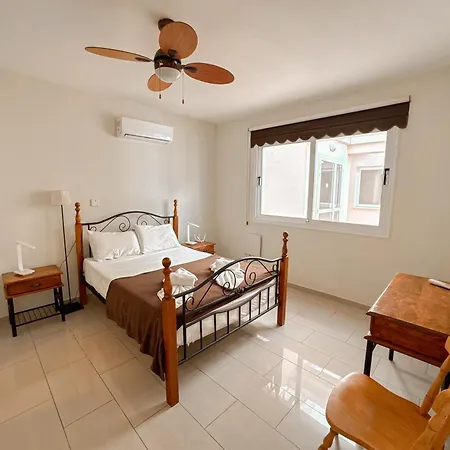 Nissi Cove 2 Bedroom アパート *