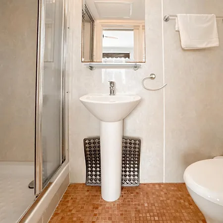 アパート Nissi Cove 2 Bedroom アヤナパ